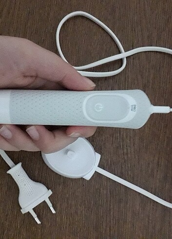 ORAL B ŞARJLI DİŞ FIRÇASI