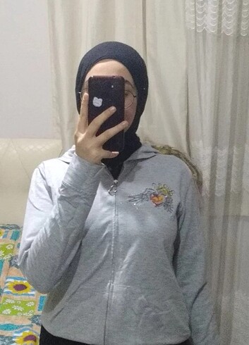 SIRTI BASKILI GRİ HIRKA 