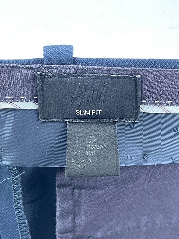 28 Beden lacivert Renk H&M Kumaş Pantolon %70 İndirimli.