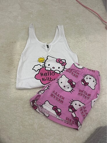 Hello kitty pijama takımı