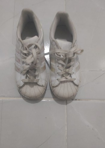 Adidas kız çocuk spor ayakkabı Beyaz Minimalist Bağcıklı