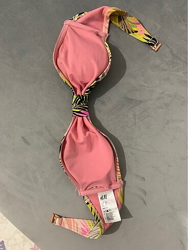 H&M H&M 40 beden desenli straplez bikini üst