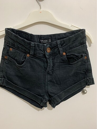Bershka 34 beden likralı mini kot şort