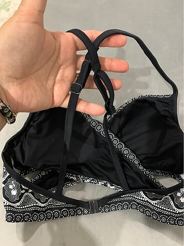 38 Beden siyah Renk Penti 38 beden siyah desenli bikini üstü