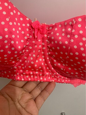 34 Beden F&F 75DD/34DD puantiyeli dantel sütyen