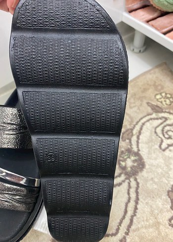 Gri Yılan Desenli Dolgu Topuk Kadın Terlik - Görsel 2