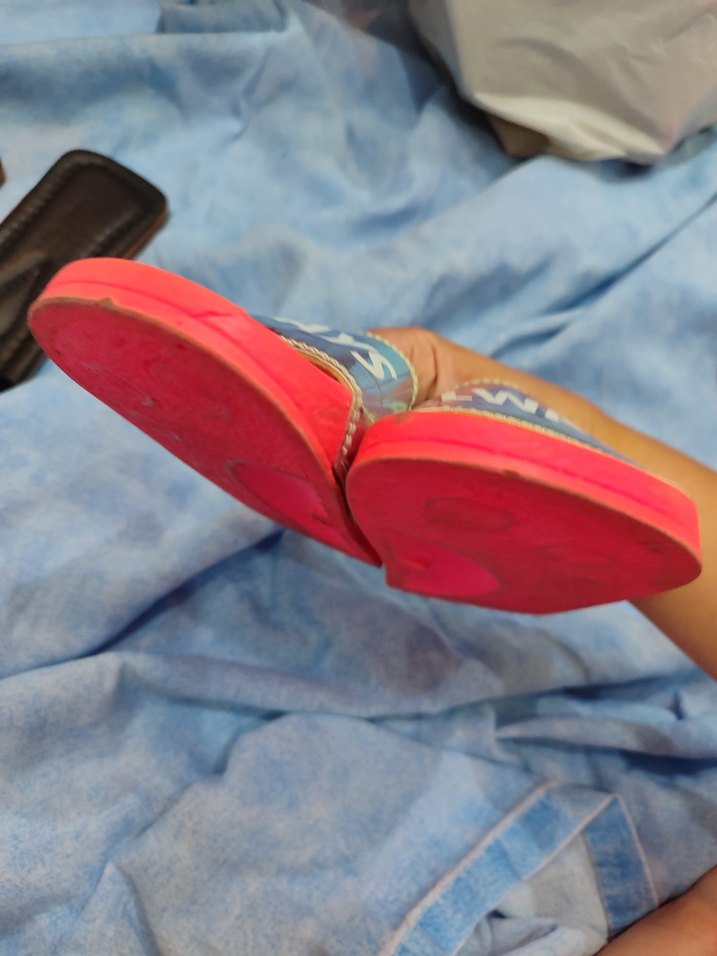 Parlak Desenli Renkli Çocuk Terlik - Görsel 4