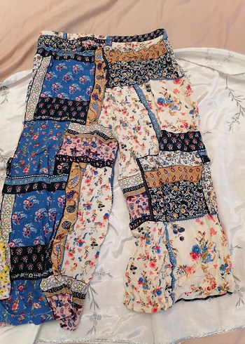 H&M Sarı Çiçekli Bohem Kız Pantolonu takımdır