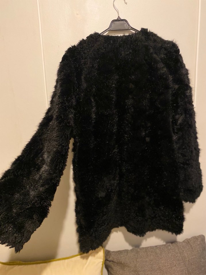 Siyah Peluş Kürk Detaylı Midi Kadın Kaban - Görsel 4