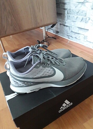 Nike zoom strike gri