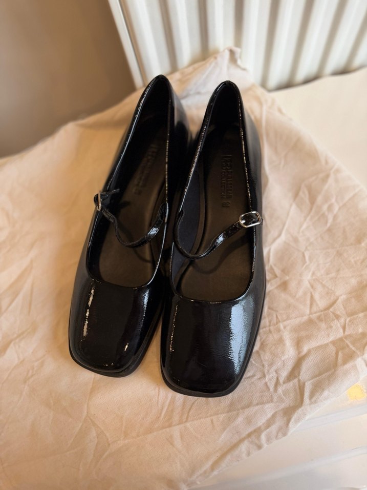 Kilitli Siyah Blok Topuk Kadın Düz Ayakkabı - Görsel 3