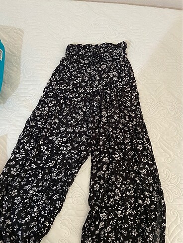 Bershka cicekli yırtmaclı pantolon