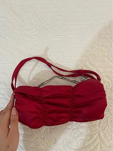 Zara kırmızı saten çanta