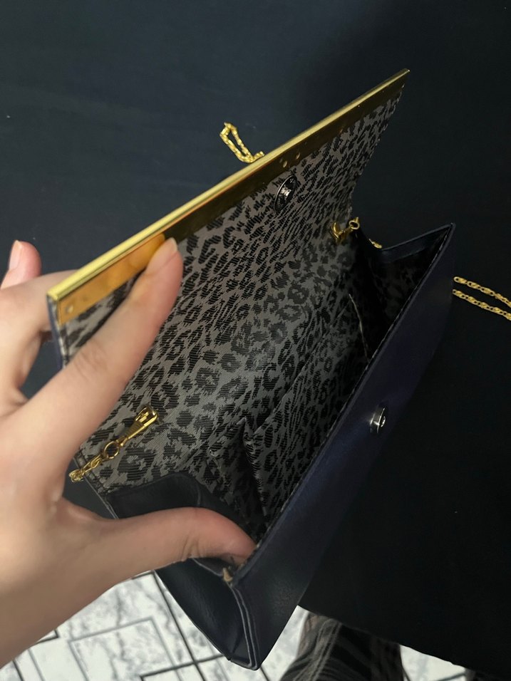 Zincir Detaylı Koyu Deri Kadın Portföy Çanta - Görsel 3