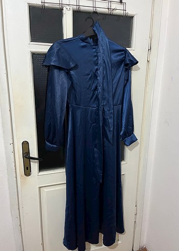 Lacivert Uzun Kollu Saten Elbise - Görsel 3