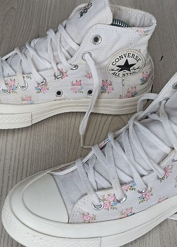 Converse Converse Beyaz Nakışlı Yüksek Top Kadın Spor Ayakkabı
