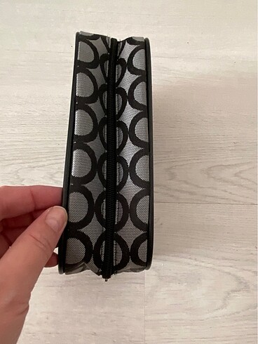 Beden Zara makyaj çantası
