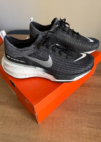 Nike İnvincible Run 3 Kosu Ayakkabisi