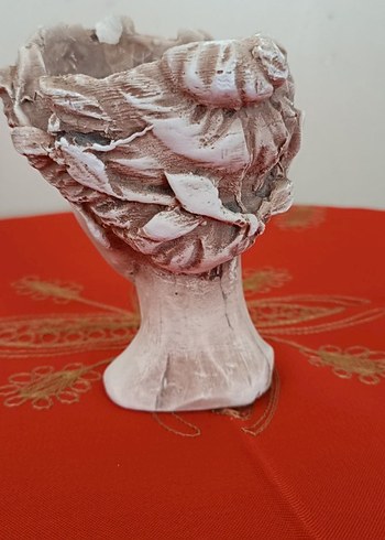 Beyaz ve Gri Figürin Baş Heykeli - Görsel 3