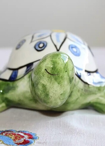 Diğer Seramik imzalı kaplumbağa.