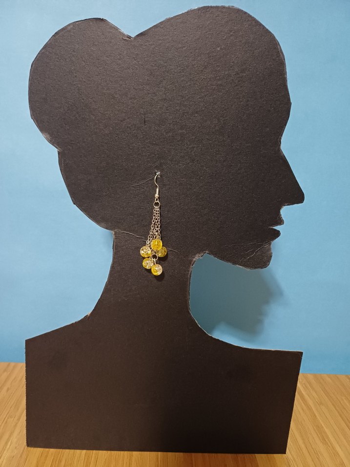 Sarı Zincir Detaylı Midi Küpe - Görsel 3