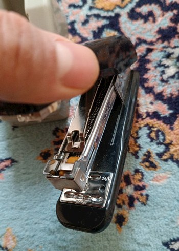 Bej ve Gri Masaüstü Zımba Seti - Görsel 2