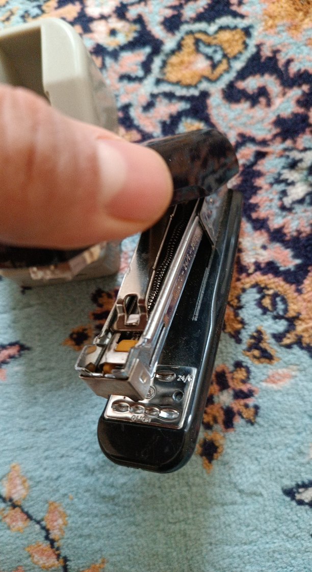 Bej ve Gri Masaüstü Zımba Seti - Görsel 2