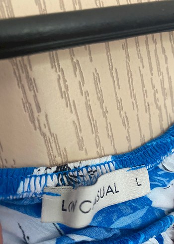 LC Waikiki Mavi Çiçek Desenli Volanlı Bluz