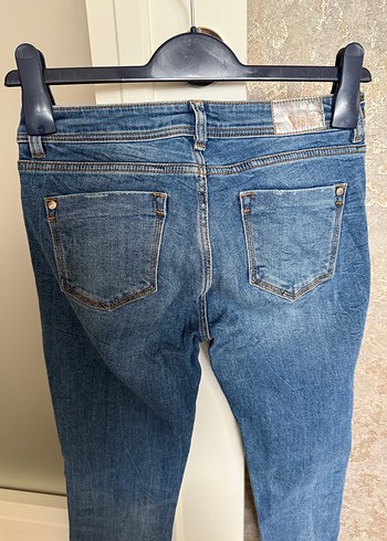 Nakışlı Düğmeli Mavi Kadın Jean - Görsel 6