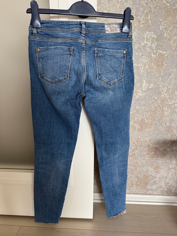 Nakışlı Düğmeli Mavi Kadın Jean - Görsel 4