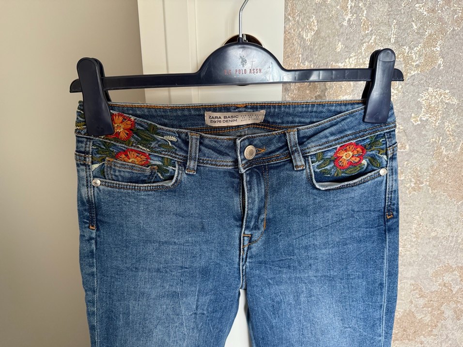 Nakışlı Düğmeli Mavi Kadın Jean - Görsel 3