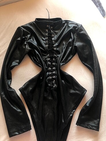 deri görünümlü gothic bluz