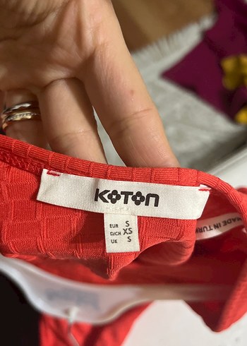 Kırmızı V Yaka Kısa Kollu Kadın Tişört - Görsel 3