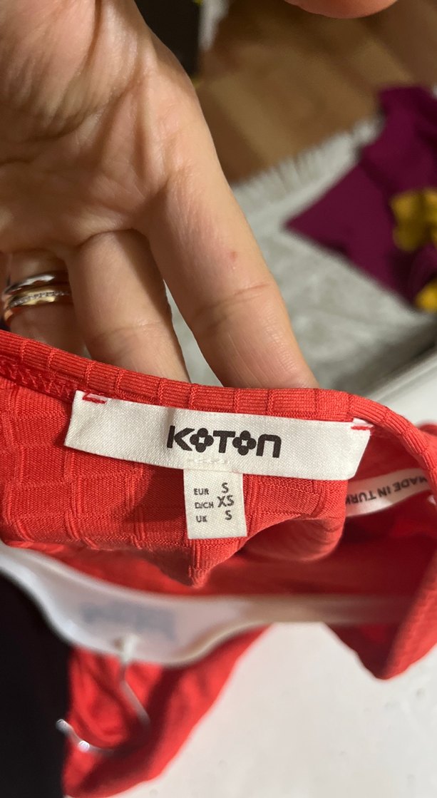 Kırmızı V Yaka Kısa Kollu Kadın Tişört - Görsel 3