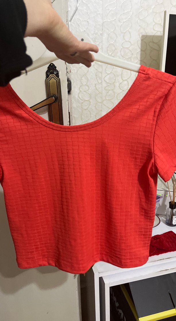 Kırmızı V Yaka Kısa Kollu Kadın Tişört - Görsel 2