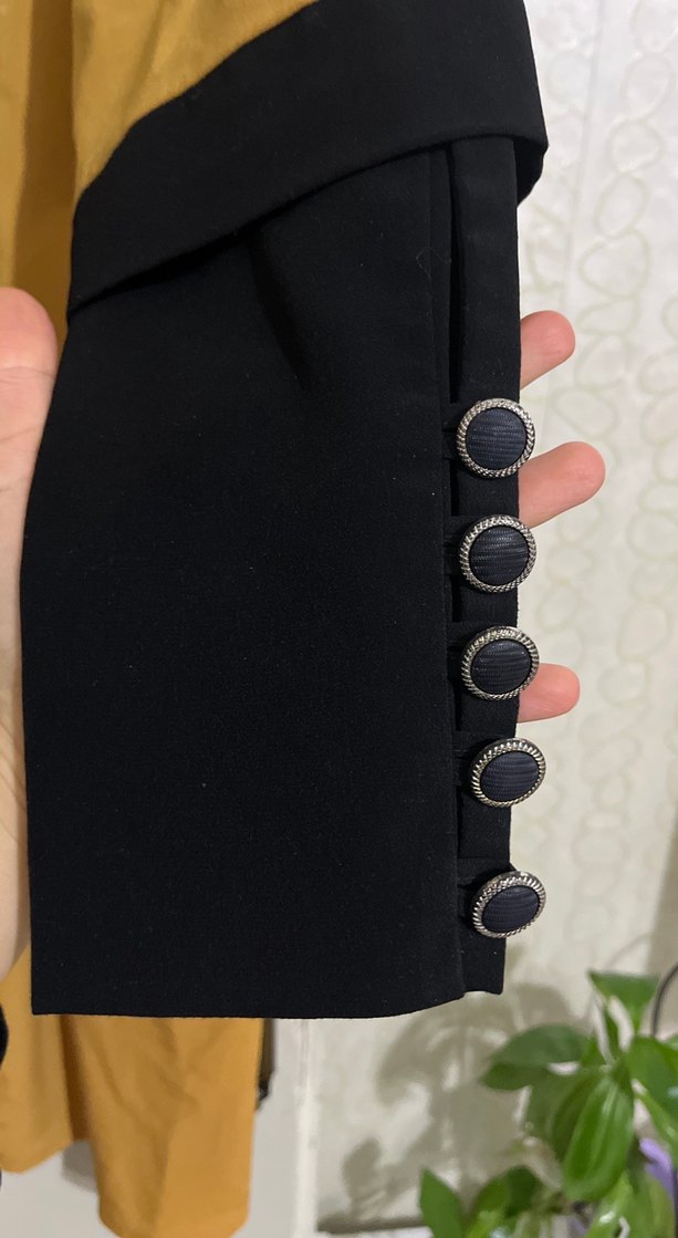 Sarı Düğmeli Uzun Gömlek - Görsel 3