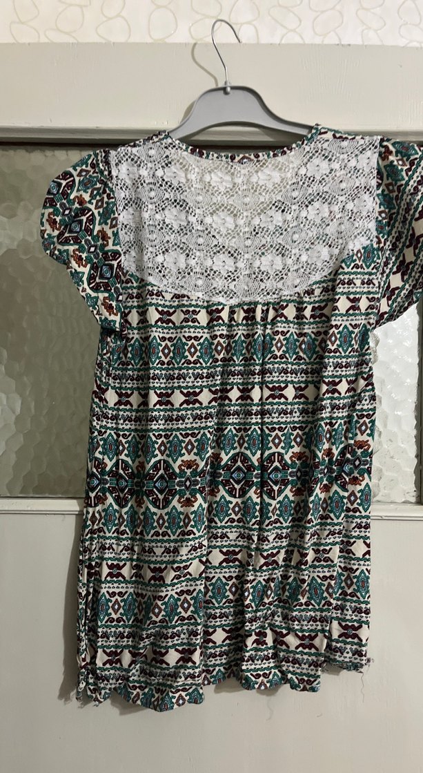 Bohem V Yaka Kısa Kollu Dantel Detaylı Bluz - Görsel 2