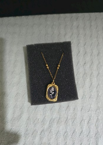 Kısa Altın Zincirli Parisian Gotik Kolye