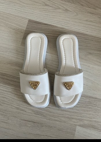 Beyaz Kadın Dolgu Topuklu Terlik
