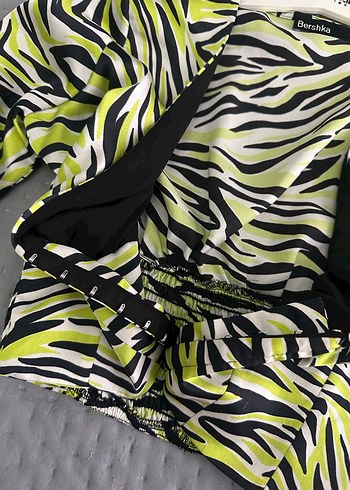 Yeşil Zebra Desenli Pilili Mini Bluz - Görsel 3