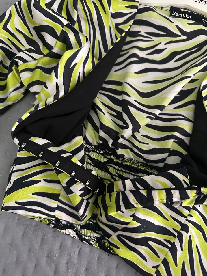 Yeşil Zebra Desenli Pilili Mini Bluz - Görsel 3