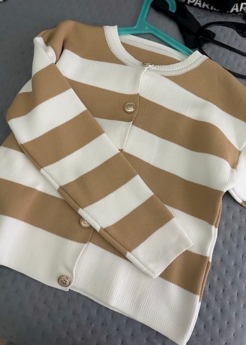 Bej Düğmeli Uzun Kollu Kadın Hırka - Görsel 2