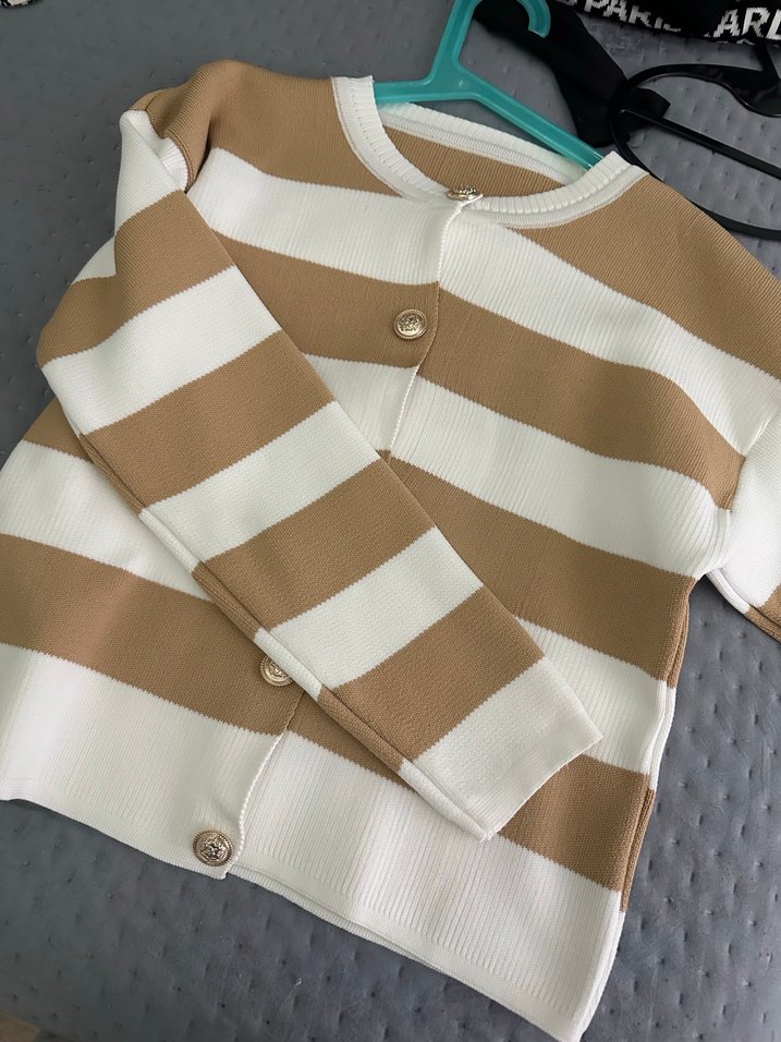 Bej Düğmeli Uzun Kollu Kadın Hırka - Görsel 2