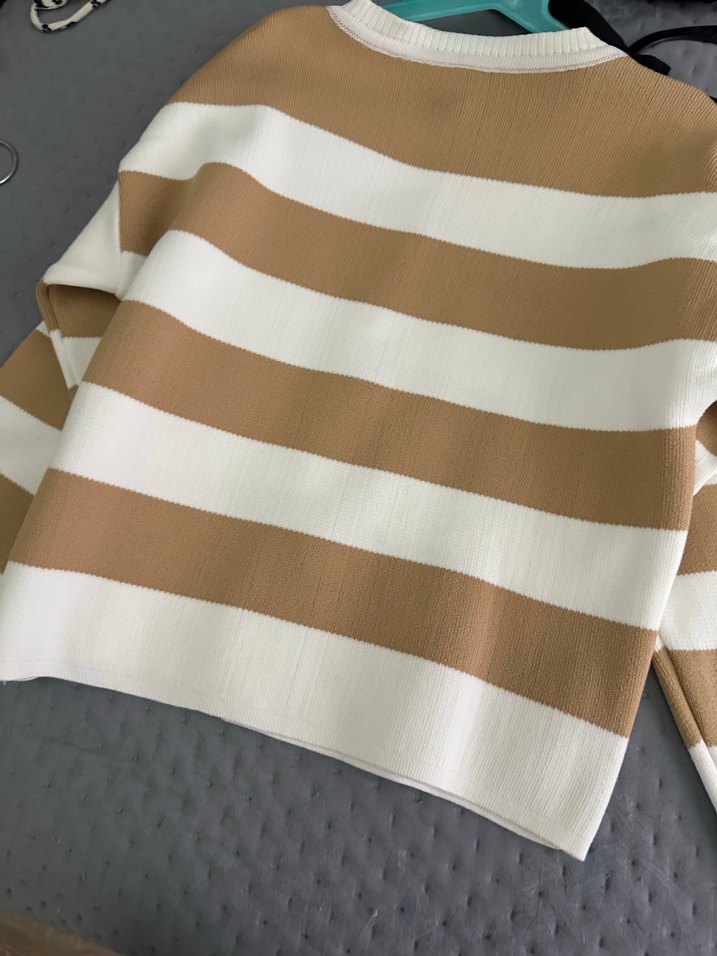 Bej Düğmeli Uzun Kollu Kadın Hırka - Görsel 3