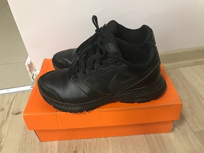Nike Siyah Nike yürüyüş ayakkabısı
