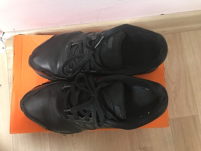 35 Beden siyah Renk Siyah Nike yürüyüş ayakkabısı