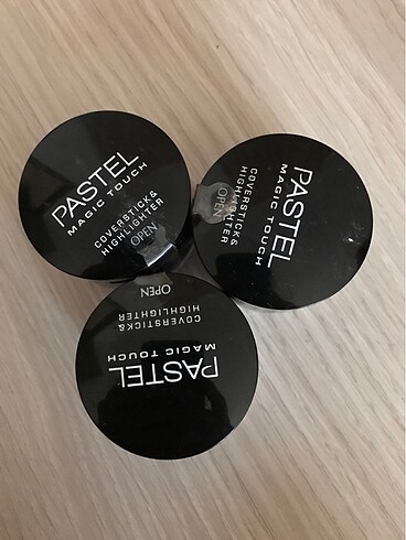 pastel kapatıcı altında sedeflı aydınlatıcı var