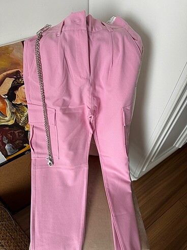 Pembe pantolon