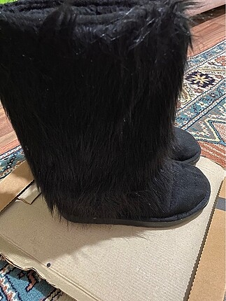 Tüylü ugg bot