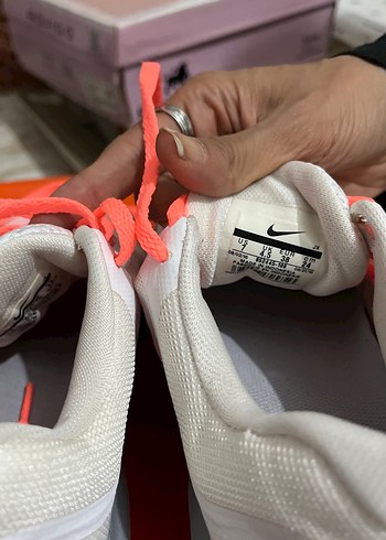 Renkli Bağcıklı Nike Kadın Spor Ayakkabı - Görsel 4